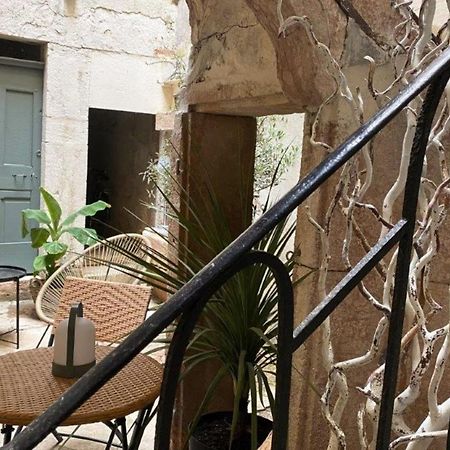 Les Fresques De Leon Apartment Tournus Exterior foto